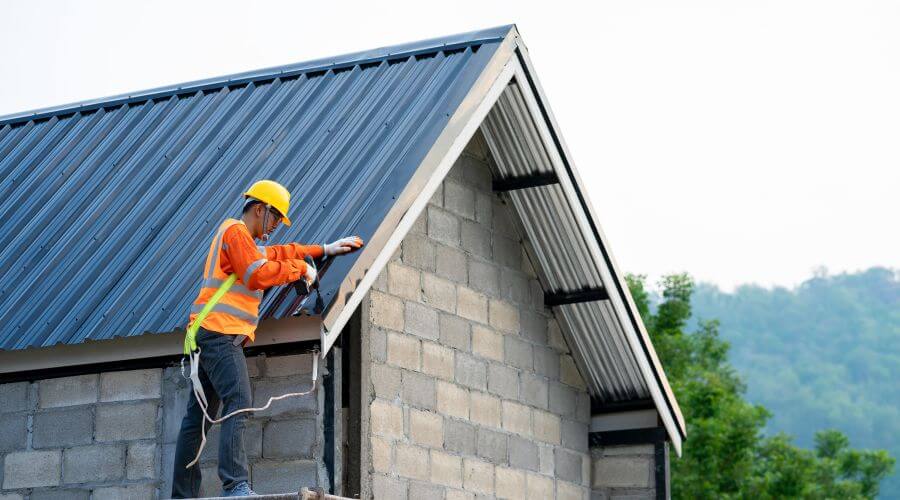 Professional gutter cleaning in Keithsburg, IL